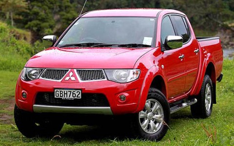 Yêu cầu thu hồi gần 2.000 xe Mitsubishi Triton và Pajero Sport
