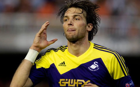 Swansea đại thắng Valencia tại Mestalla