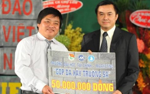 Sinh viên UFM hướng về Trường Sa