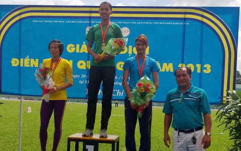 Trần Huệ Hoa phá kỷ lục nhảy 3 bước