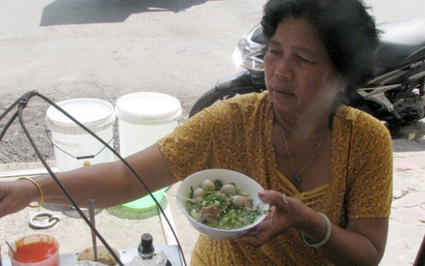 Gánh bún chợ Bến Thành
