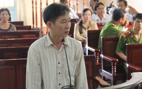 Xét xử giám đốc lừa nông dân bán đất