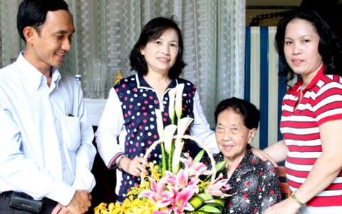 Cô Hai "vô trùng"