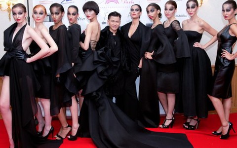 Thời trang Việt trình diễn tại Paris
