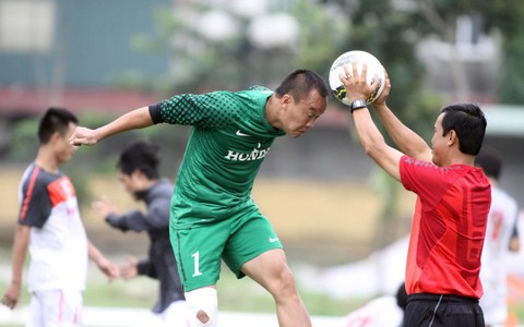 Thủ môn Hồng Sơn nhập viện vì bị điếc đột ngột