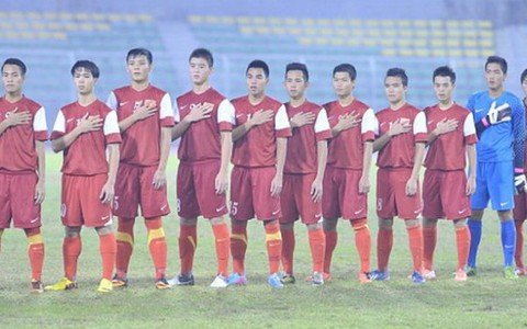 U-19 VN đeo băng tang tưởng nhớ Đại tướng trận gặp U-19 Úc