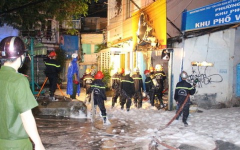 Cháy đại lý gas, một nhân viên giao gas thoát chết