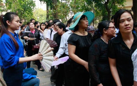 "Biển dân" nức nở viếng Đại tướng Võ Nguyên Giáp