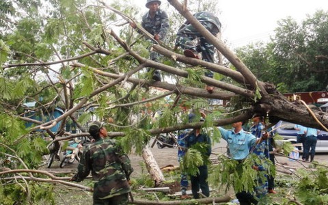 Đà Nẵng khẩn trương dọn dẹp đường phố