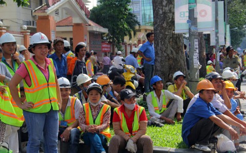 Cháy tại khách sạn, hàng trăm công nhân chạy tán loạn