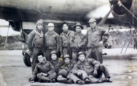 Thả dù xuống Huế năm 1968