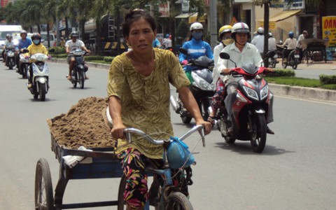Người đạp xe lôi tóc dài