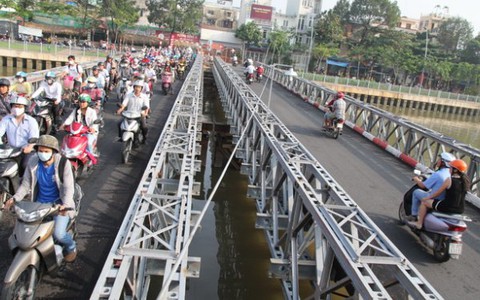 Phó bí thư thường trực Thành ủy kiểm tra phân luồng giao thông