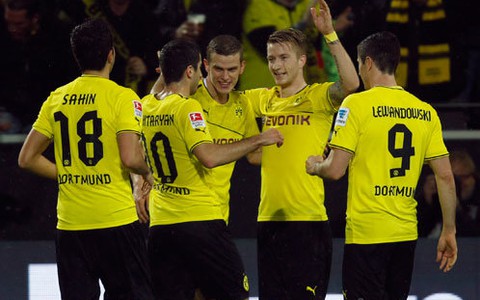 Dortmund thắng Stuttgart bằng tỉ số một ván quần vợt