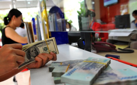 Muốn tặng USD phải đổi sang VND