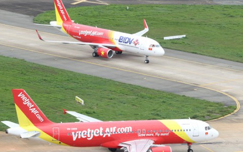 Hủy 24 chuyến bay vì bão