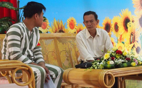 Phía sau những lá thư xin lỗi