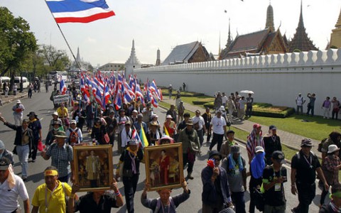 Căng thẳng ở Bangkok leo thang