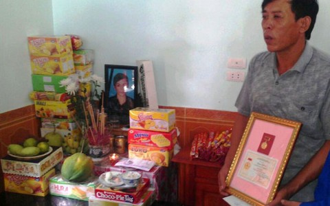Bộ GD - ĐT khen thưởng học sinh quên mình cứu người trong lũ
