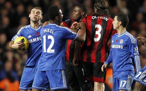 Trọng tài Riley xin lỗi West Brom