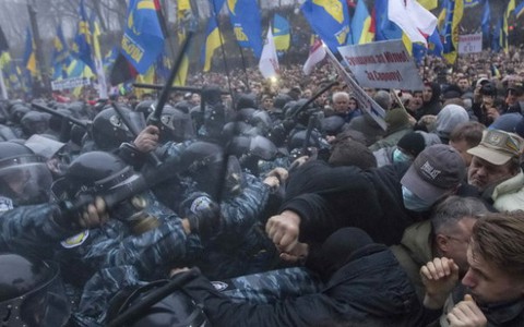 Ukraine: biểu tình phản đối chính phủ biến thành bạo động