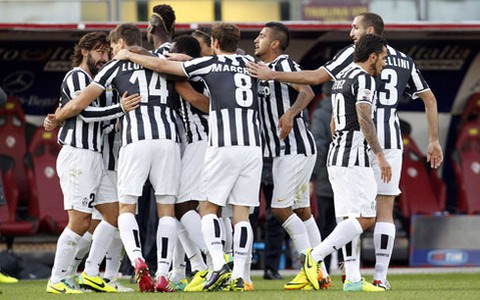 Juventus tạm chiếm ngôi đầu của AS Roma