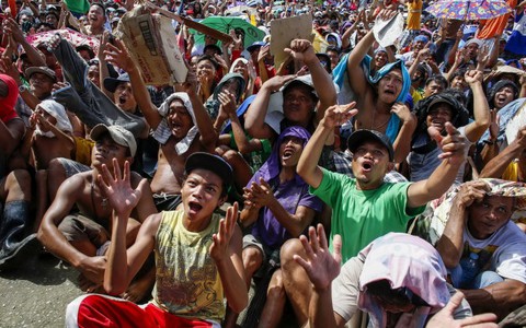 Dân Philippines ăn mừng chiến thắng của Pacquiao