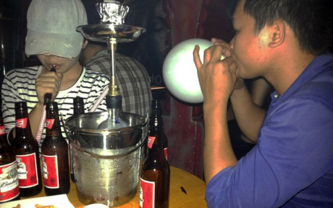 Cười một chút, khóc dài dài