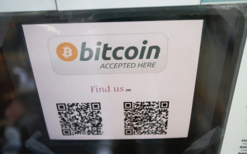 Tiền ảo Bitcoin lập kỷ lục, gần tương đương giá vàng