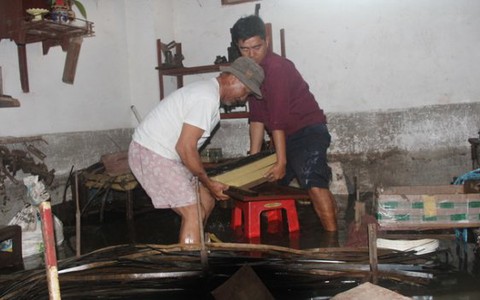 TP.HCM: ngập sâu, nhiều tuyến đường tê liệt