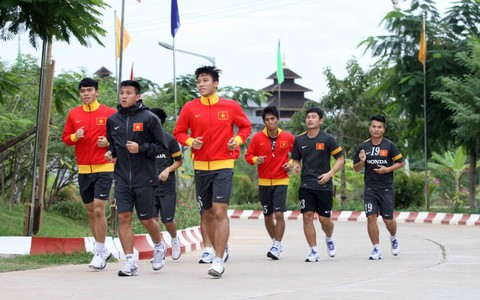 U-23 VN cùng nhau vượt qua nỗi buồn