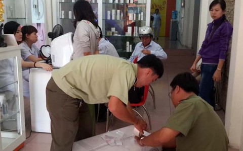 Thẩm mỹ viện có tất cả nhân viên nữ đều là... lễ tân