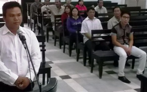 Lại hoãn xử công an đánh người vi phạm giao thông