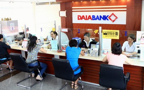 "Ngân hàng nhỏ nên bàn chuyện sáp nhập"