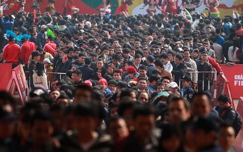 Biển người chiêm ngưỡng Cúp vàng thế giới 2014