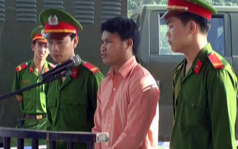 Nhậu chung, con 19 tuổi đánh cha đến chết: 14 năm tù
