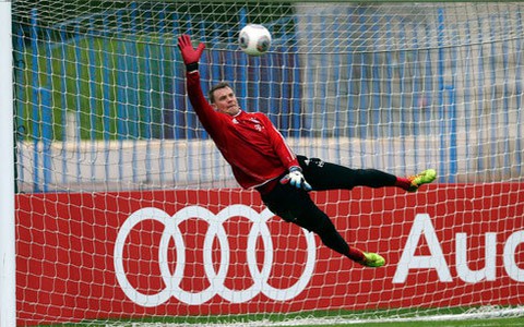 Neuer truất ngôi của Casillas