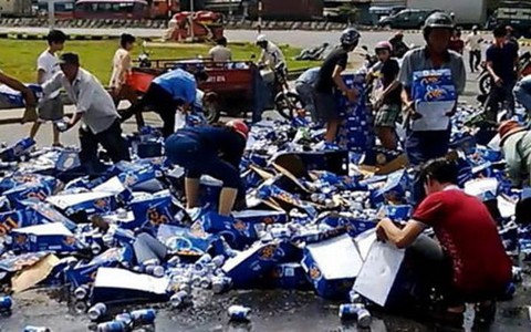 Bắt giam hai người "hôi bia" là quá "nặng tay"?