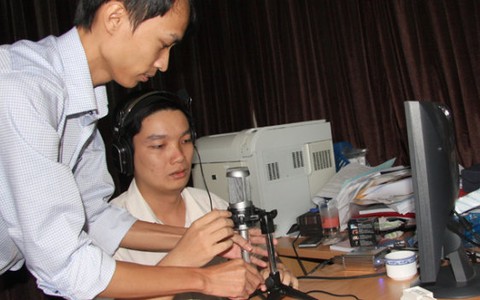 Máy trả lời điện thoại như người