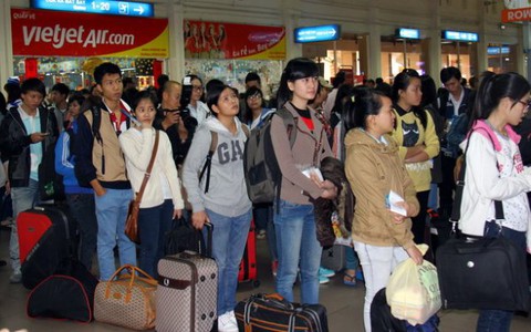 334 sinh viên, công nhân về quê miễn phí bằng máy bay