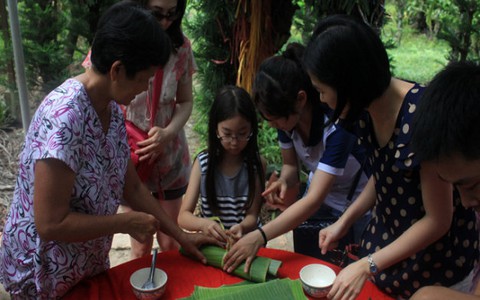 Mong chờ tết Việt