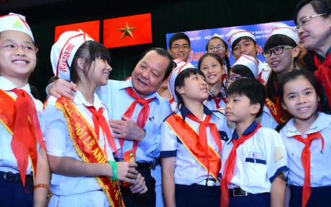 Học sinh TP.HCM sẽ không phải mang vác sách vở