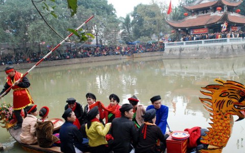 Hàng vạn người chen nhau trẩy hội Lim