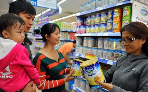 Chóng mặt với giá sữa tăng