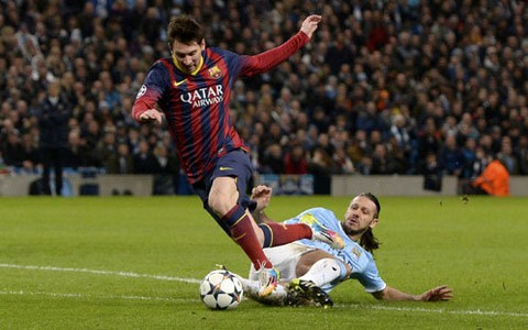 Barca vui vẻ,  M.C “nổi điên” với trọng tài!