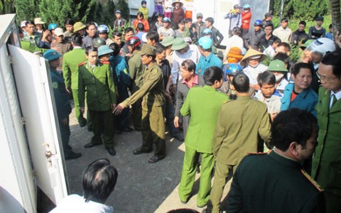 Công an "giải cứu" hai thanh niên trộm chó bị dân bắt