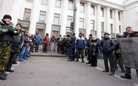 Tổng thống Ukraine đã rời Phủ tổng thống ở Kiev