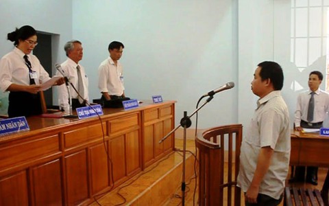 Nguyên trưởng phòng đăng ký đất lãnh án 10 năm tù