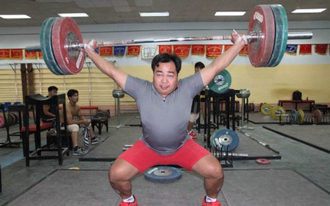Chàng lực sĩ và gánh nặng cuộc sống