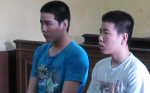 Hai anh em ruột cùng xâm hại bé gái 12 tuổi